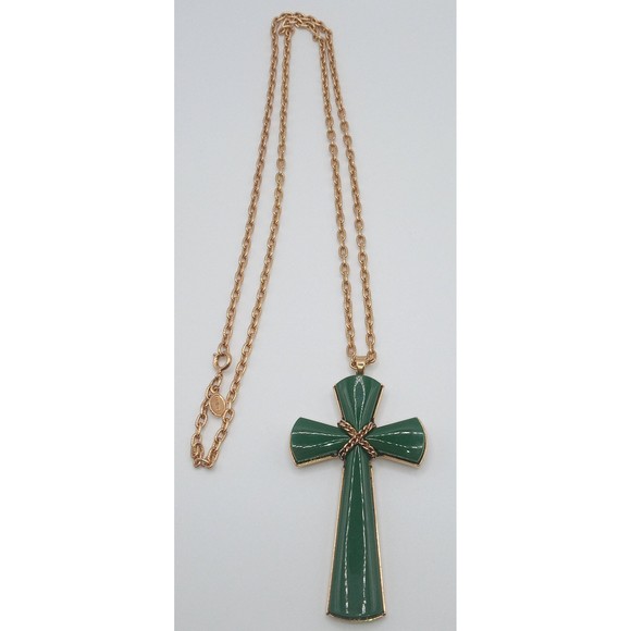 Avon Faux Jade Juliet Cross Pendant Gold Tone Necklace Vintage 1975 Signed - Picture 2 of 10